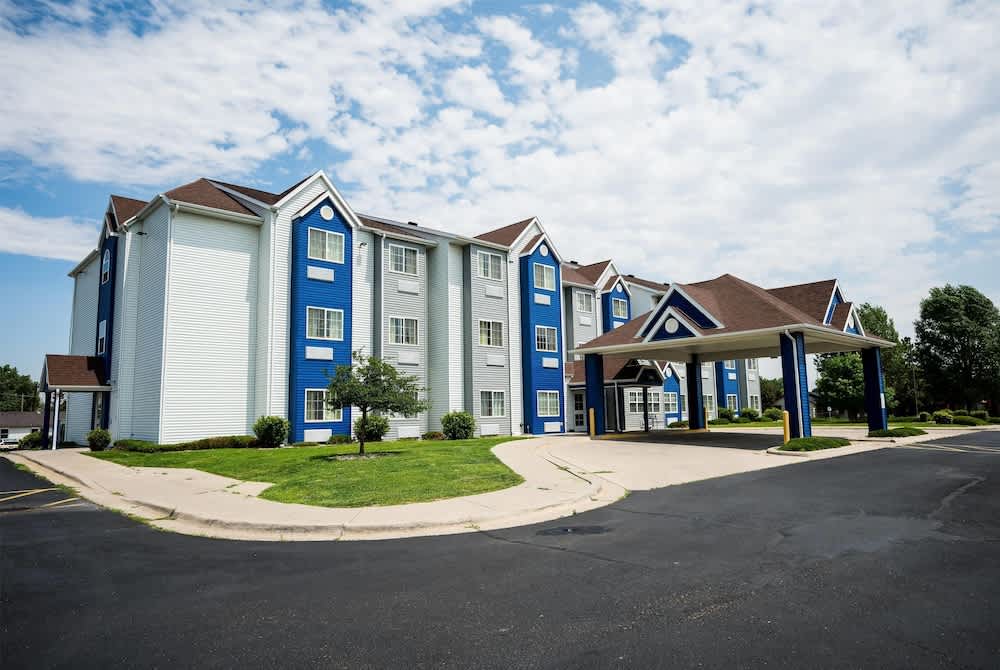 Microtel Inn & Suites Cheyenne 1