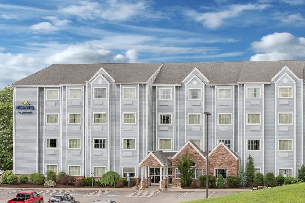 Microtel Inn & Suites by Wyndham Waynesburg 1