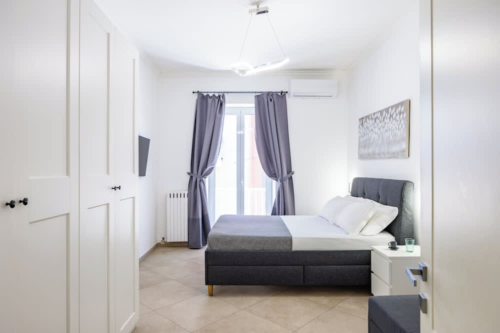 Chiaia Boutique Flat on Pedestrian area by Napoliapartments 1
