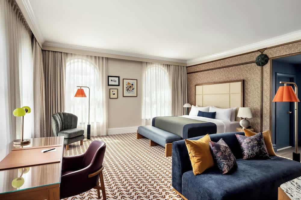 The Louie, A Davenport Hotel, Autograph Collection 1