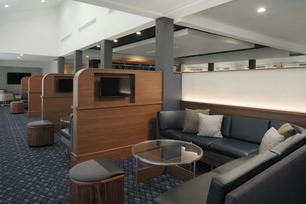 Courtyard by Marriott Louisville East 2