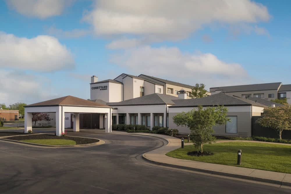 Courtyard by Marriott Louisville East 1