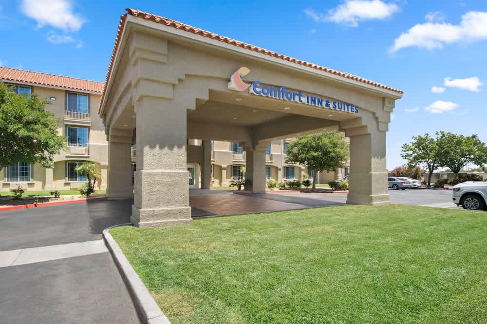 Comfort Inn & Suites Lancaster Antelope Valley 1