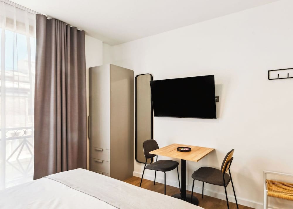 Limehome Piraeus Iris 2