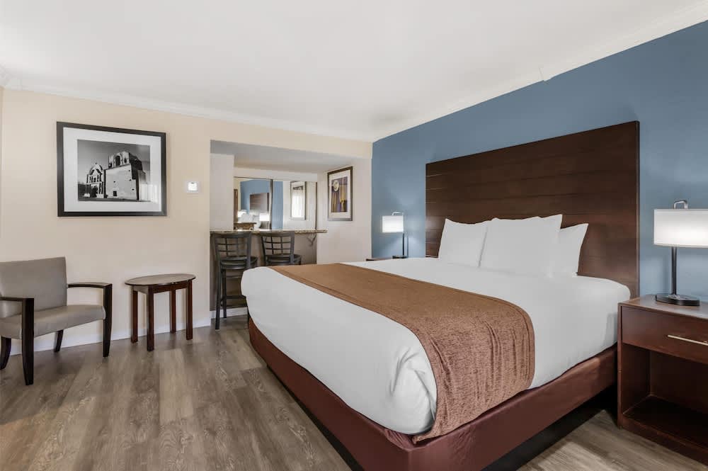 Best Western InnSuites Tucson Foothills Hotel & Suites 1