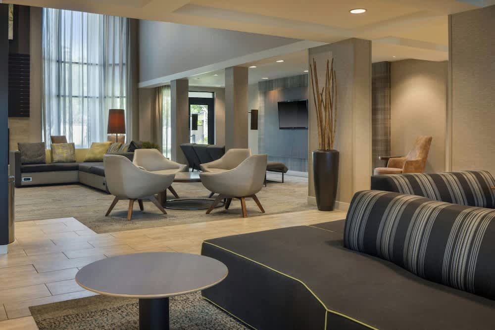 Courtyard by Marriott Springfield Airport 2