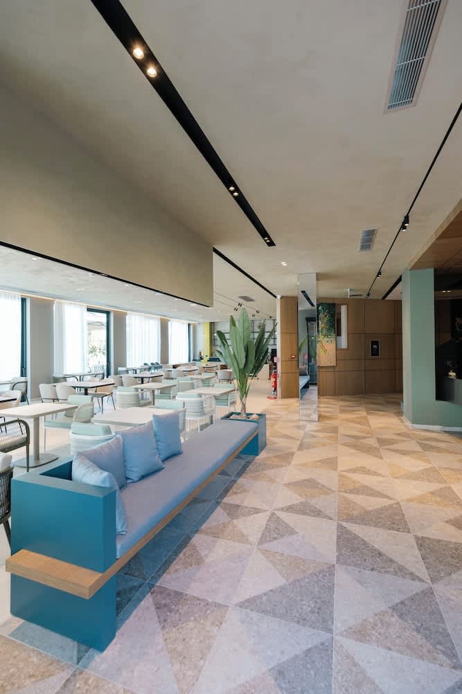 Green Light Hotel 1