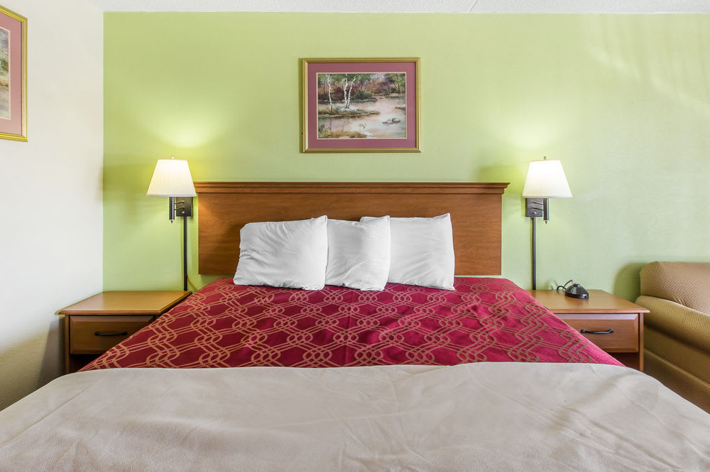 ECONO LODGE 2
