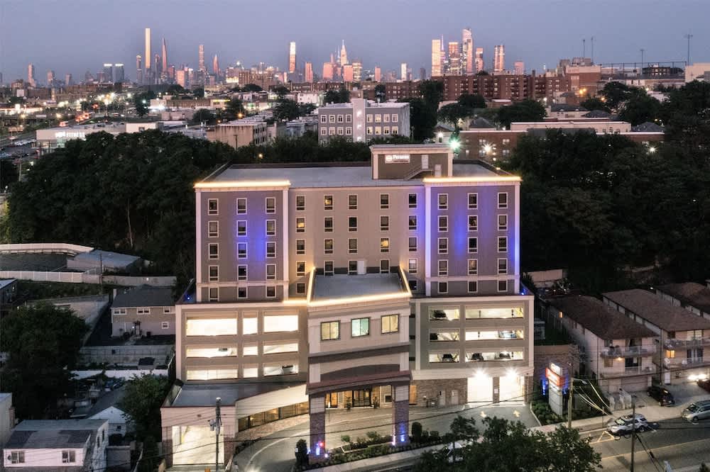 Best Western Premier NYC Gateway Hotel 1