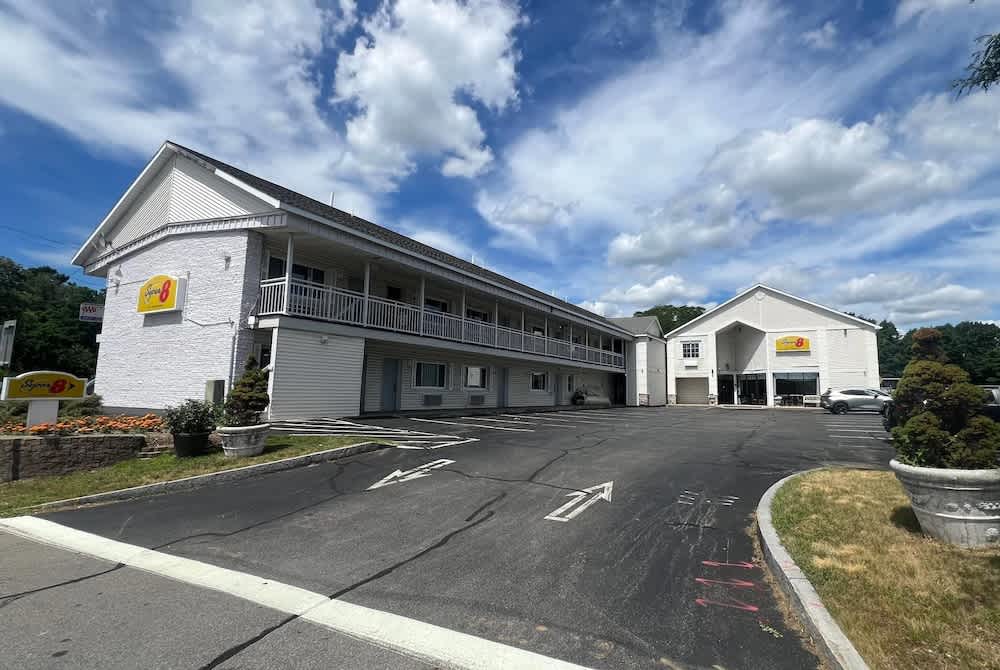 Super 8 by Wyndham Albany 1