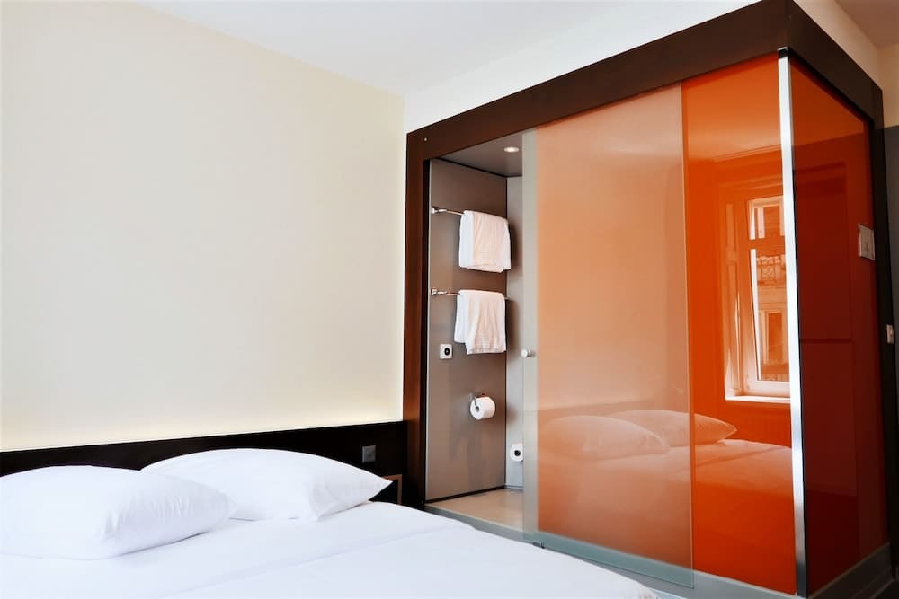 easyHotel Zürich City Centre 1