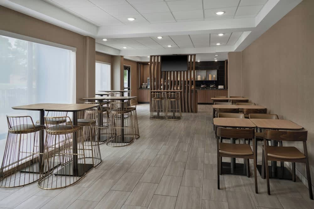 SpringHill Suites by Marriott Lansing West 2