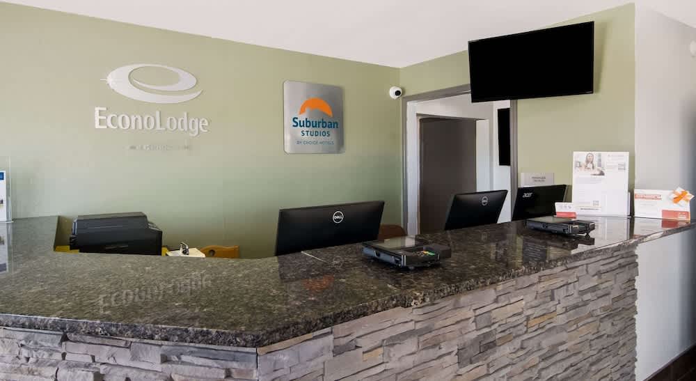 Econo Lodge Portage 2