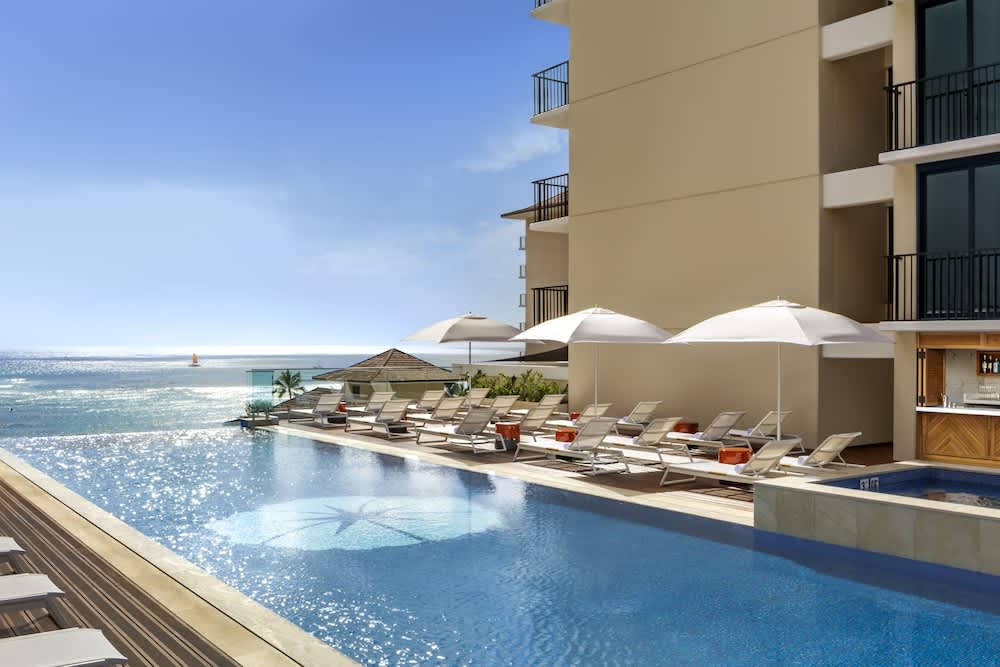 Halepuna Waikiki by Halekulani - NO RESORT FEE 1