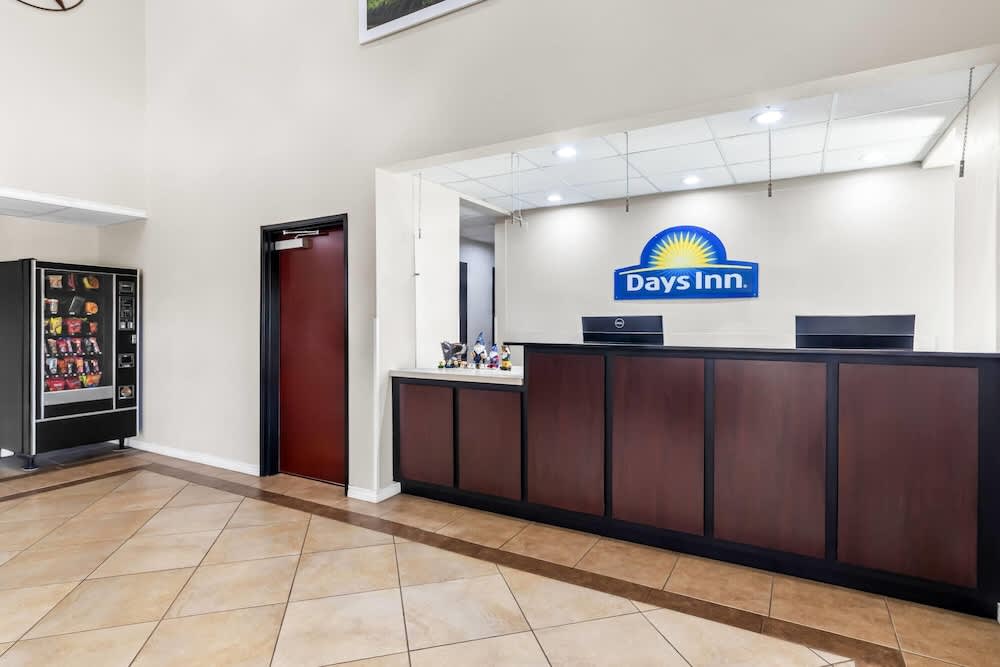 Days Inn by Wyndham Rockdale Texas 2