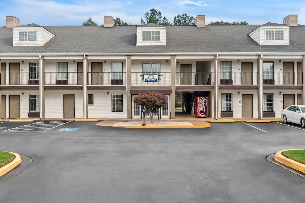 Days Inn by Wyndham Spartanburg 1