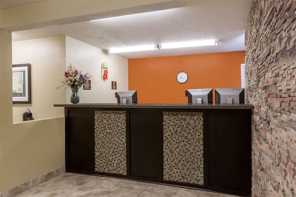 Western Inn & Suite Grinnell IA 2
