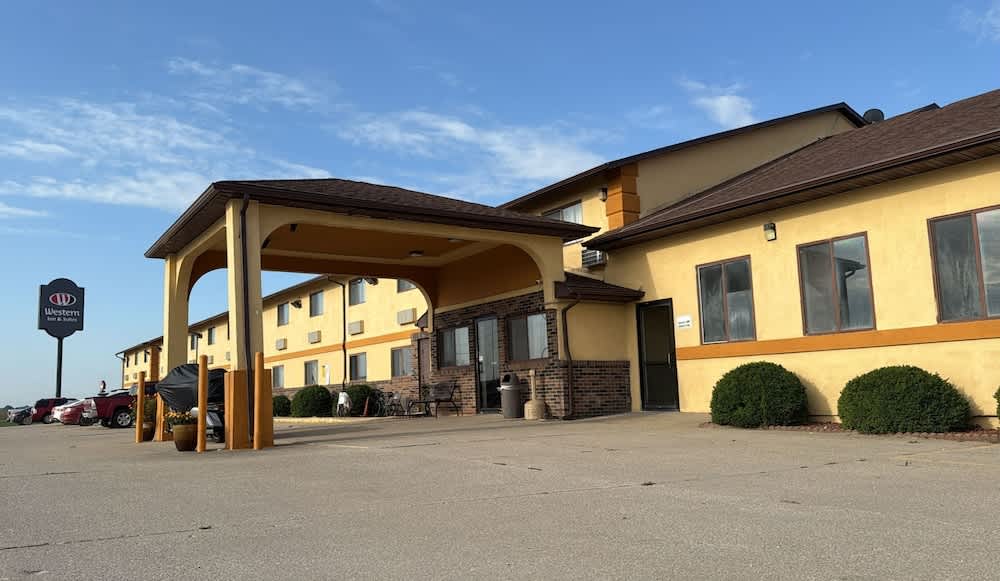 Western Inn & Suite Grinnell IA 1