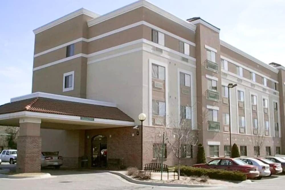 Coratel Inn and Suites by Jasper Wesley Hospital 1
