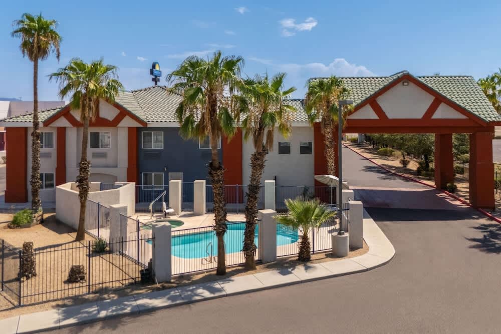 Days Inn by Wyndham Phoenix West 1