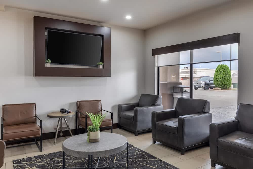 Best Western Plus Denton Inn & Suites 2