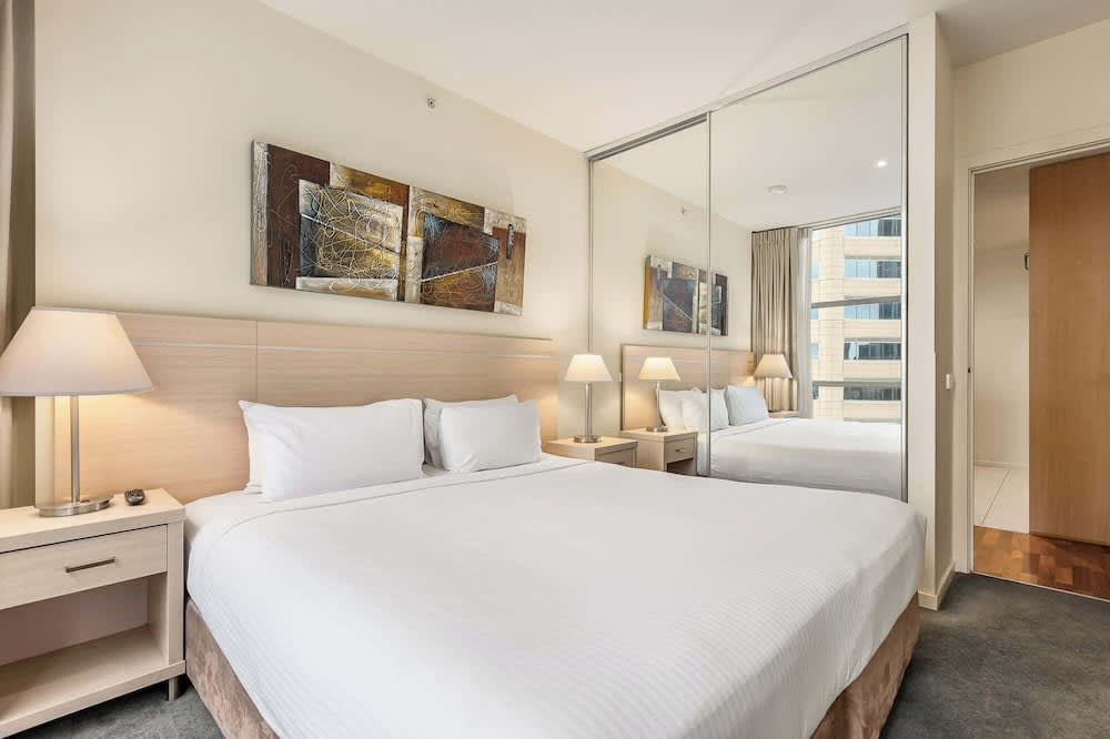 Urban Rest Melbourne formerly Nolo Apts Lonsdale St 2