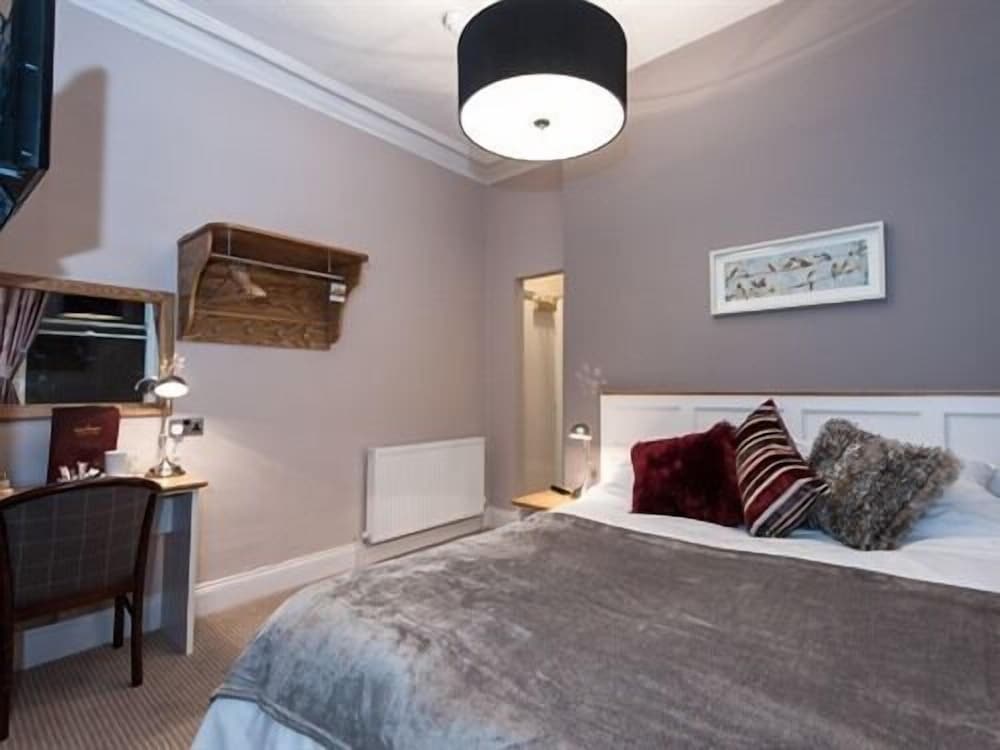 The Parkwood Hotel 2