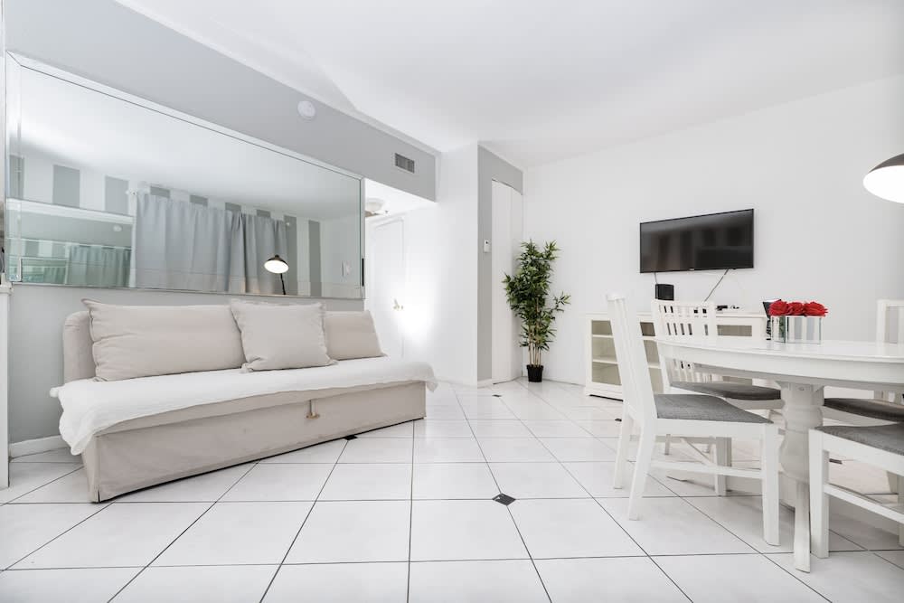 Collins Beach Apartments 2