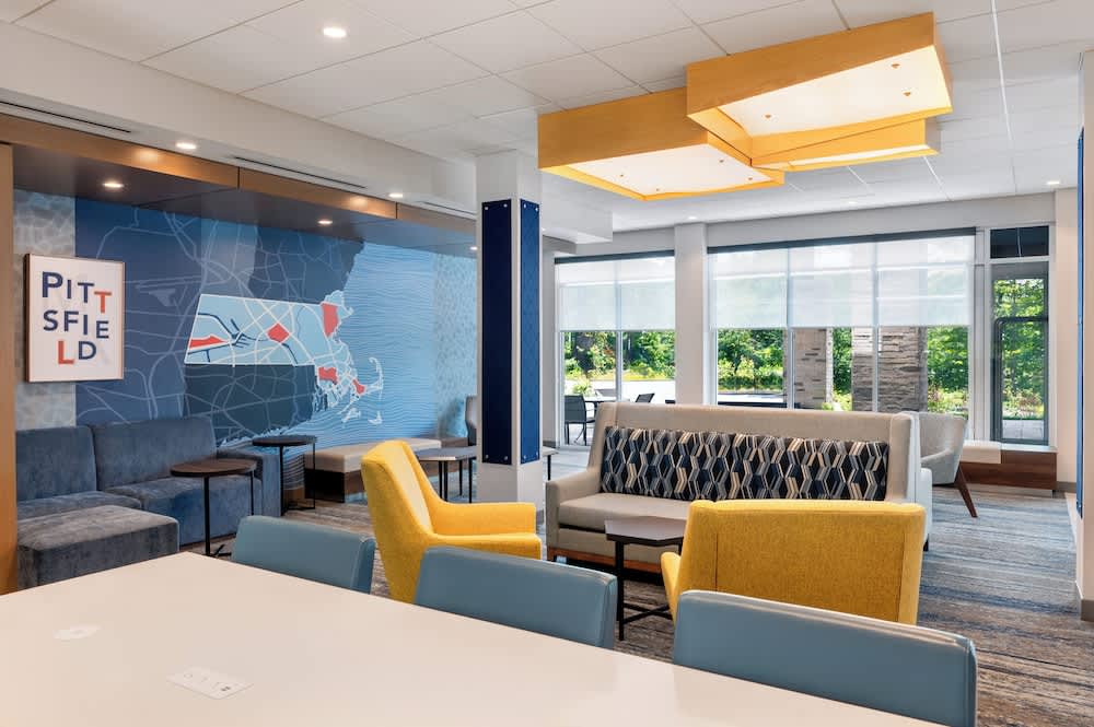 Holiday Inn Express & Suites Pittsfield - Berkshires by IHG 1
