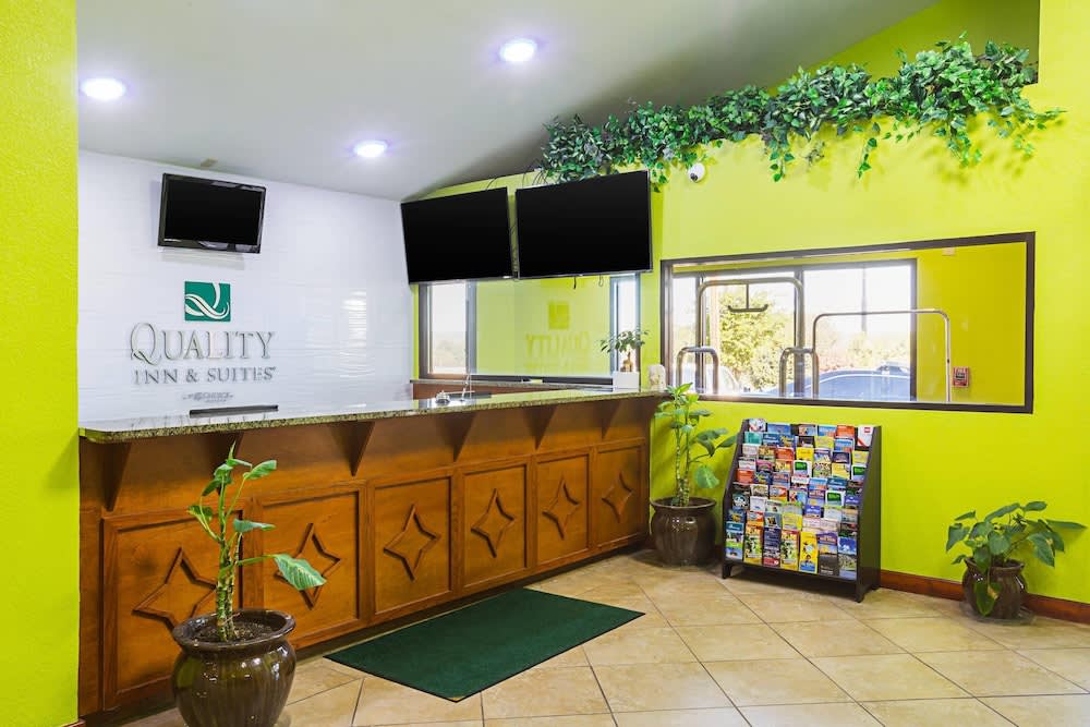 Quality Inn & Suites near Six Flags East 2