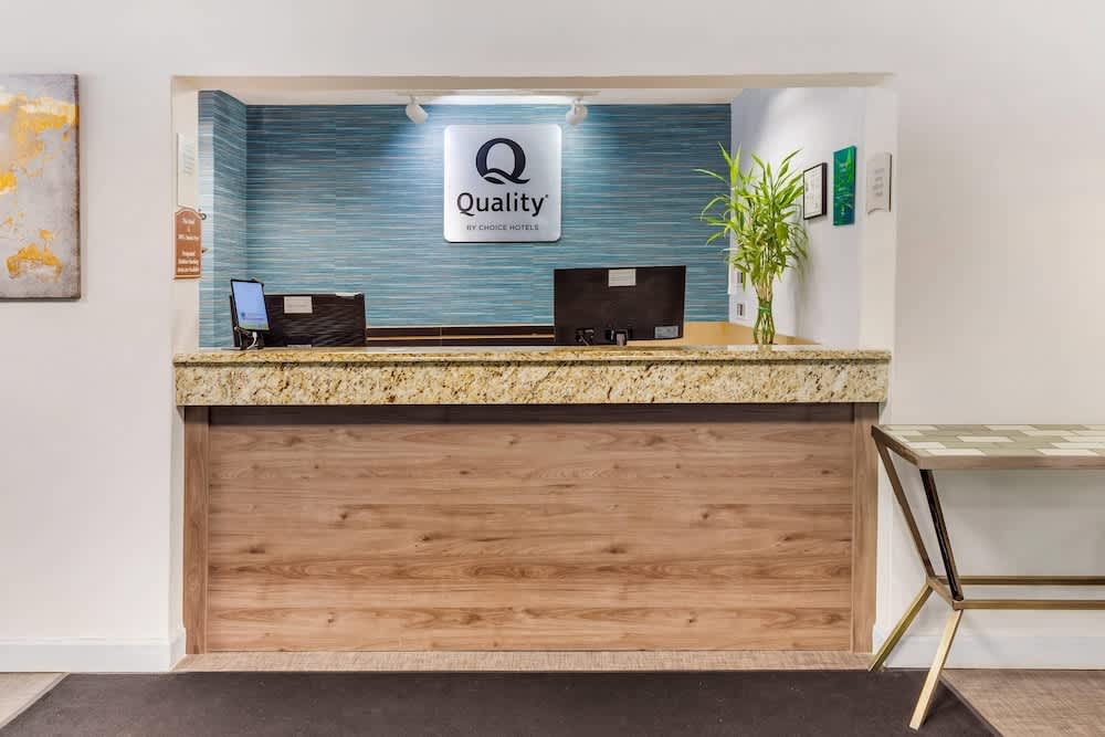 Quality Inn & Suites Raleigh Durham Airport 2