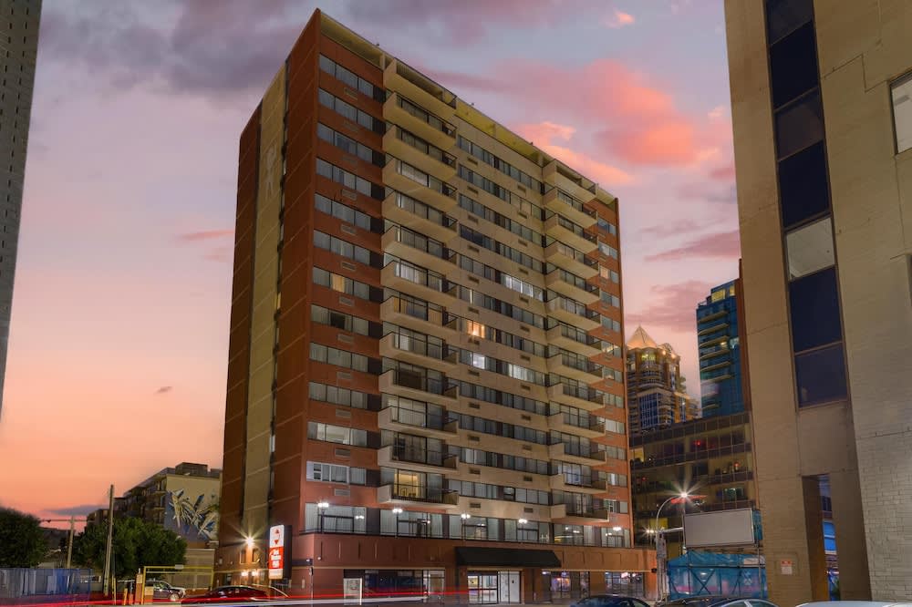 Best Western Plus Suites Downtown Calgary 1