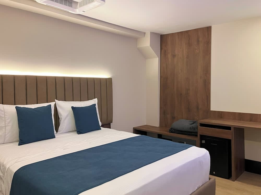 Hotel Continental ByHours 2