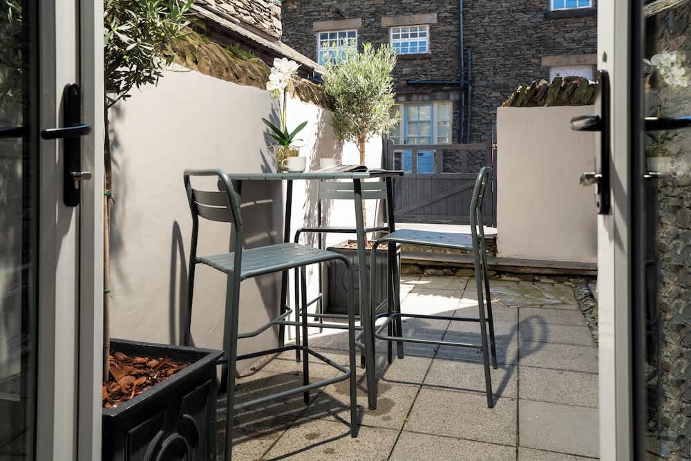 Courtyard Apartments 1