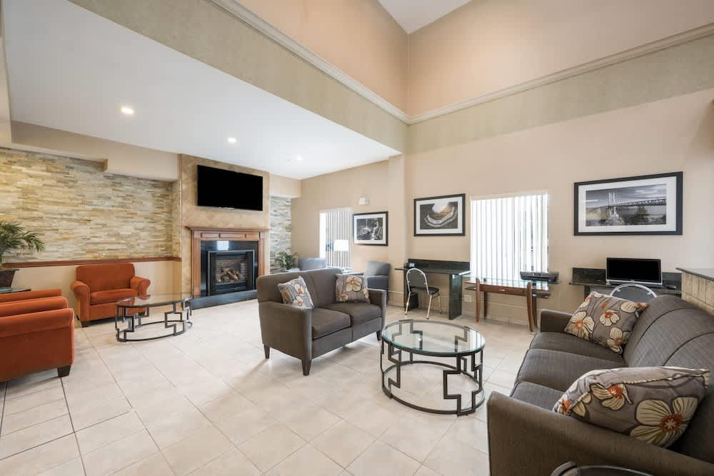 Quality Inn & Suites Fishkill South near I-84 2
