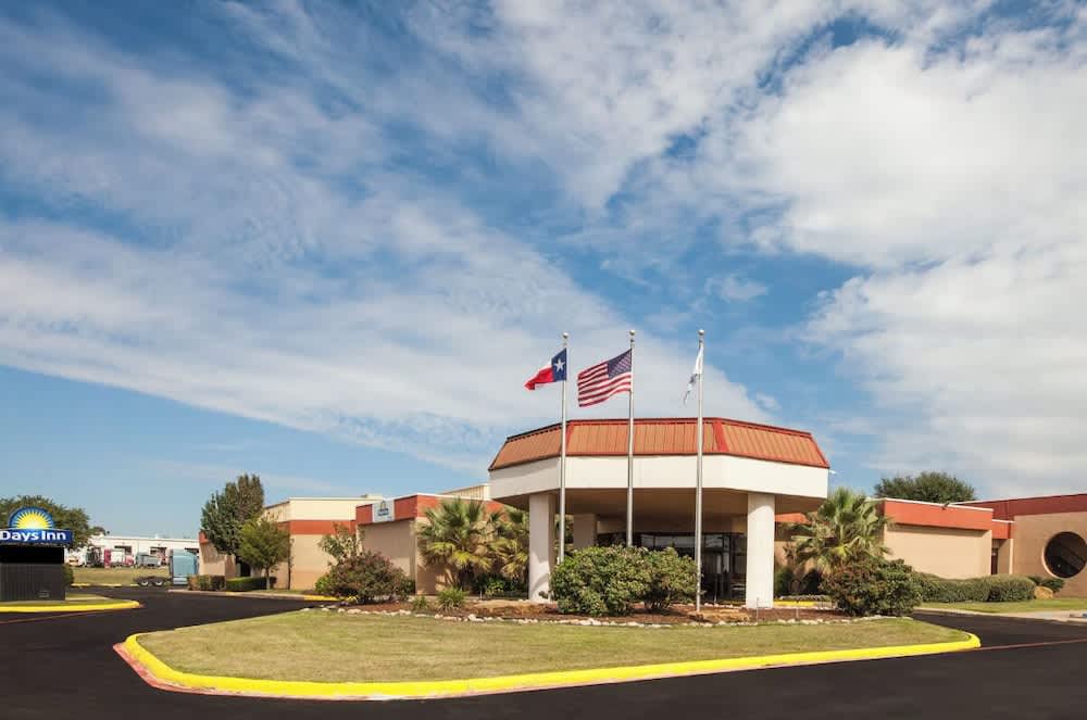 Days Inn by Wyndham Sherman 1
