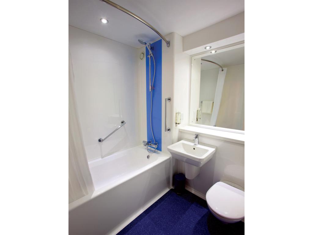 Travelodge Milton Keynes Central 2
