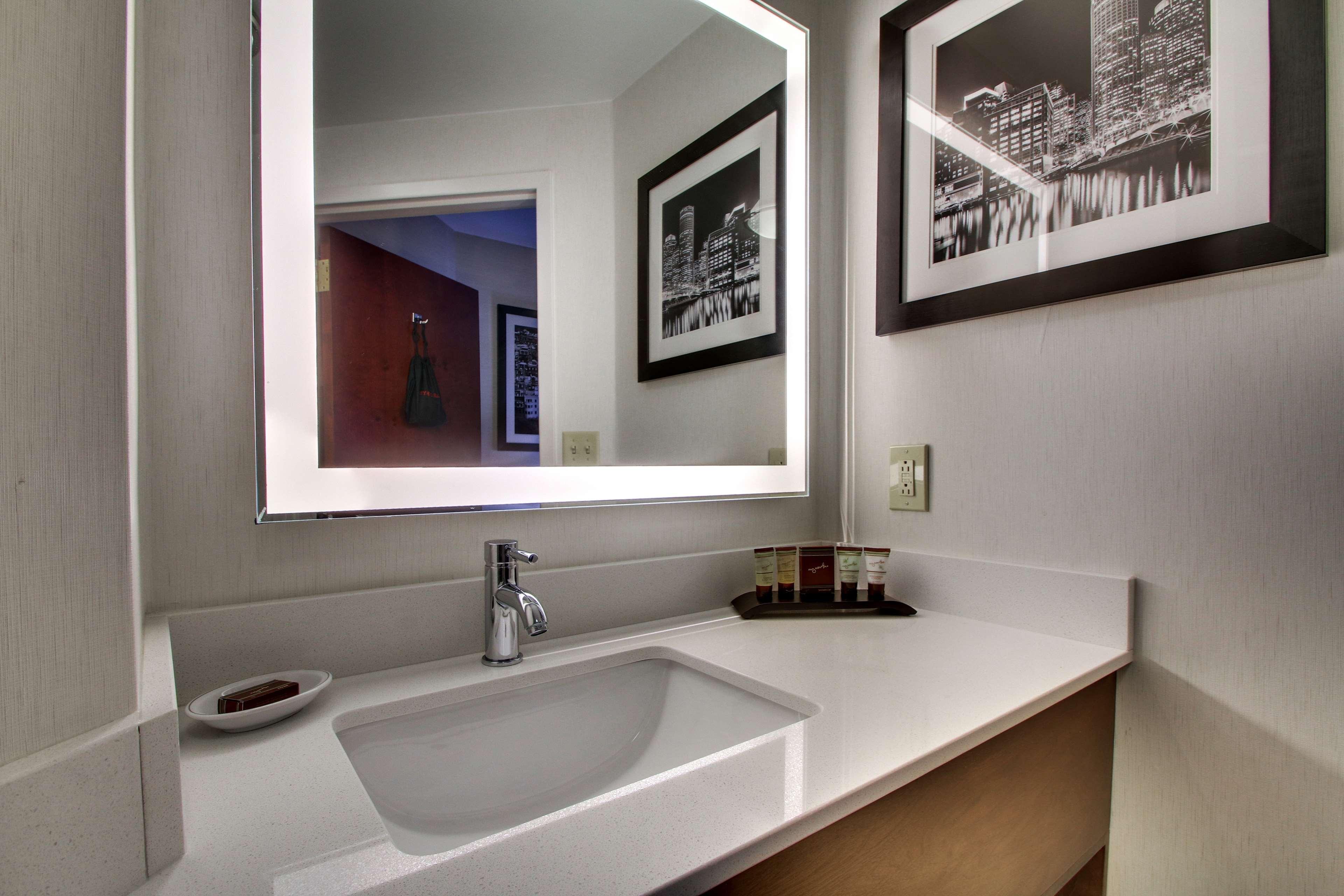 Best Western Plus Boston Hotel 1
