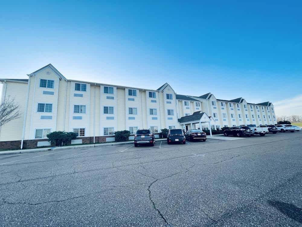 WELCOME INN & SUITES 1