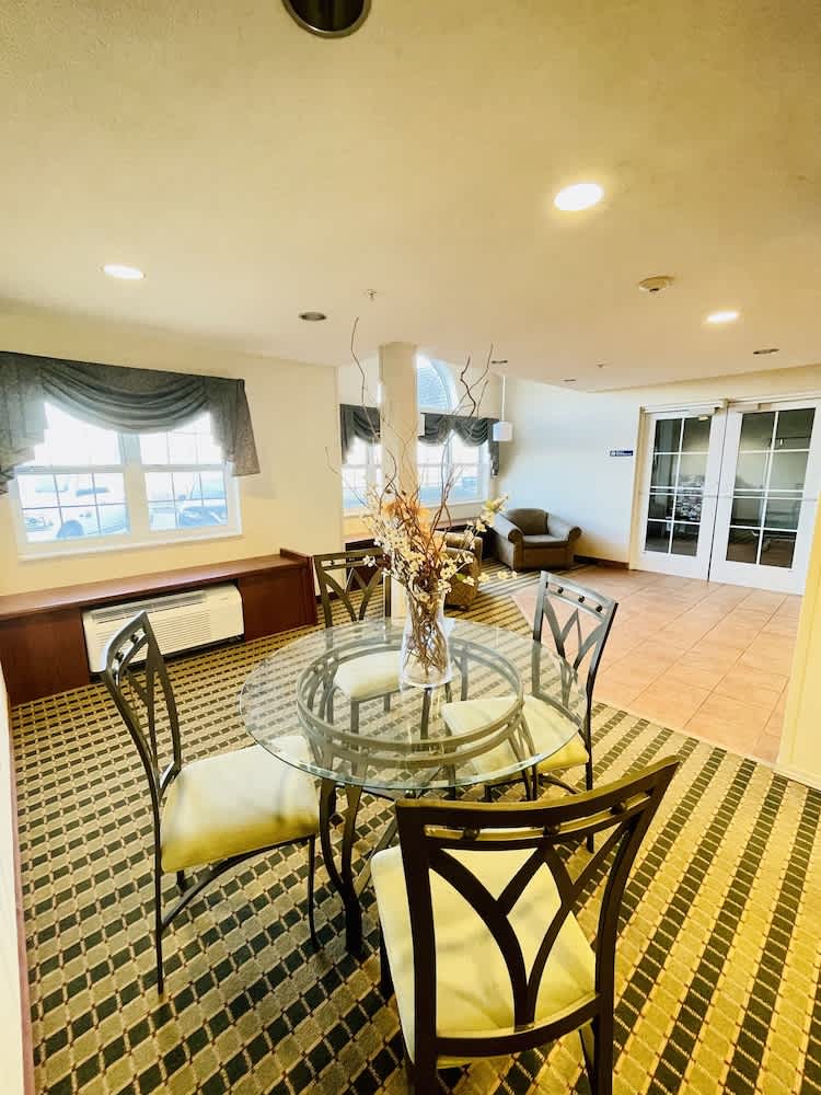WELCOME INN & SUITES 2