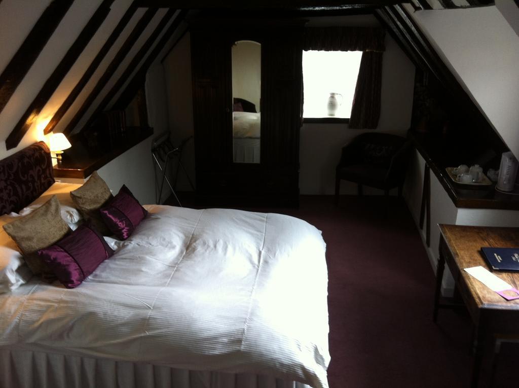 The White Hart - A Heartwood Inn 1