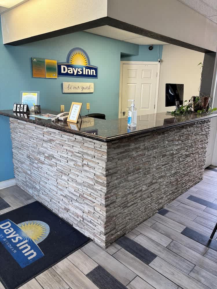 Days Inn by Wyndham West Branch Iowa City Area 2