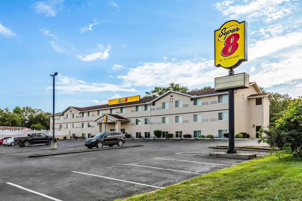 Super 8 by Wyndham Independence Kansas City 1