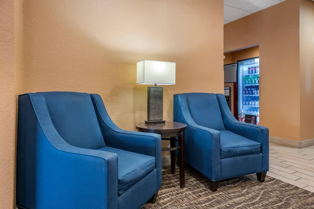 Comfort Inn & Suites Orlando North 2