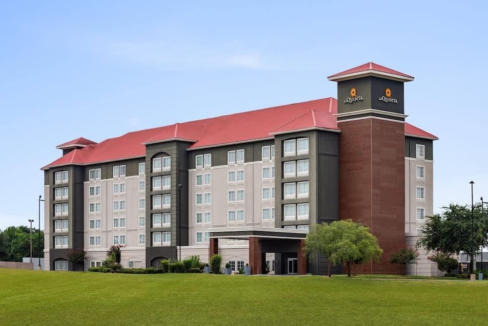 La Quinta by Wyndham Arlington North 6 Flags Dr 1