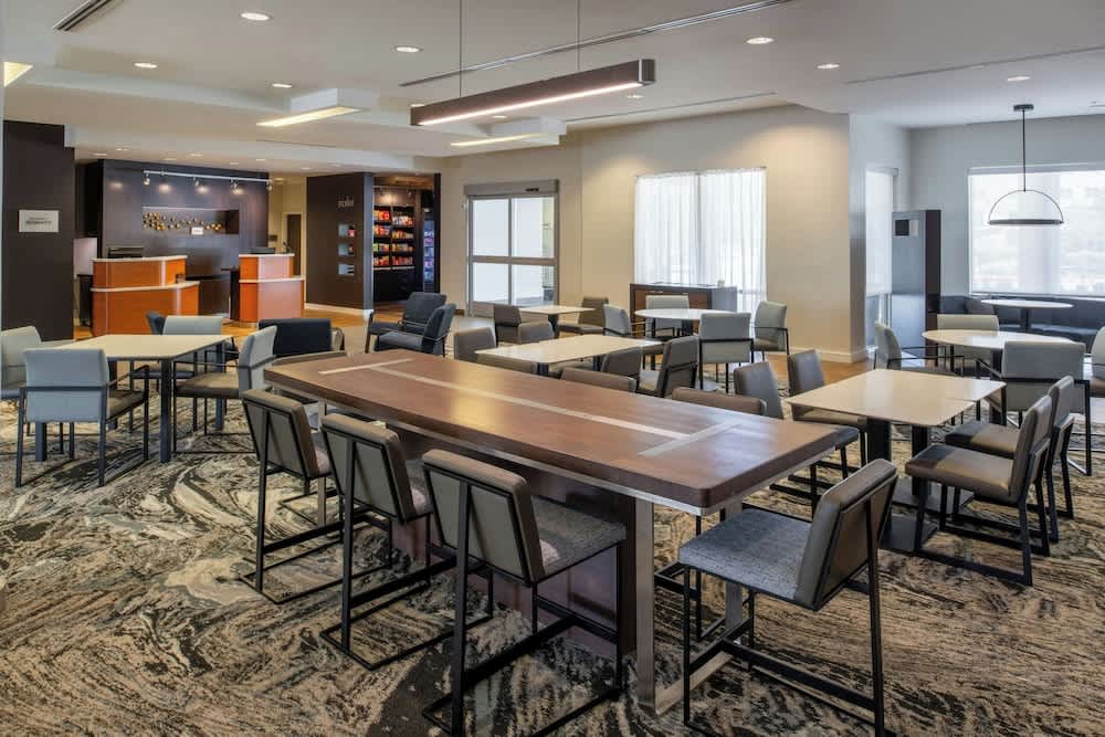 Courtyard by Marriott Houston City Place 2