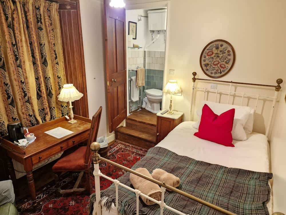 Cambus O' May Traditional Highland Hotel 1