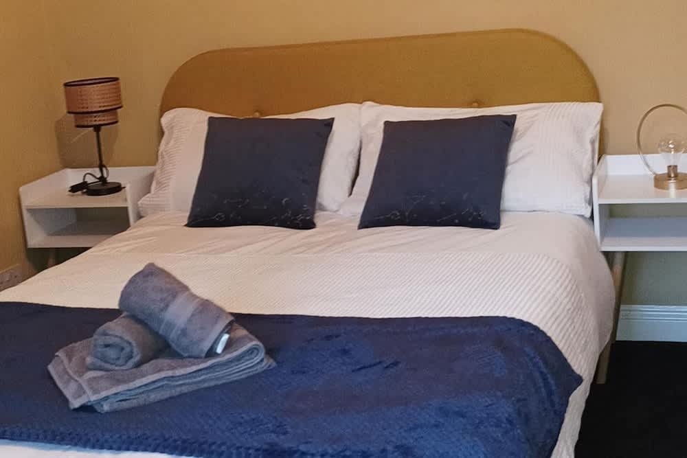 Apartment - Sleeps 5 Free parking & Sun terrace 1
