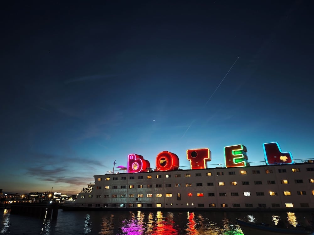 Botel 1