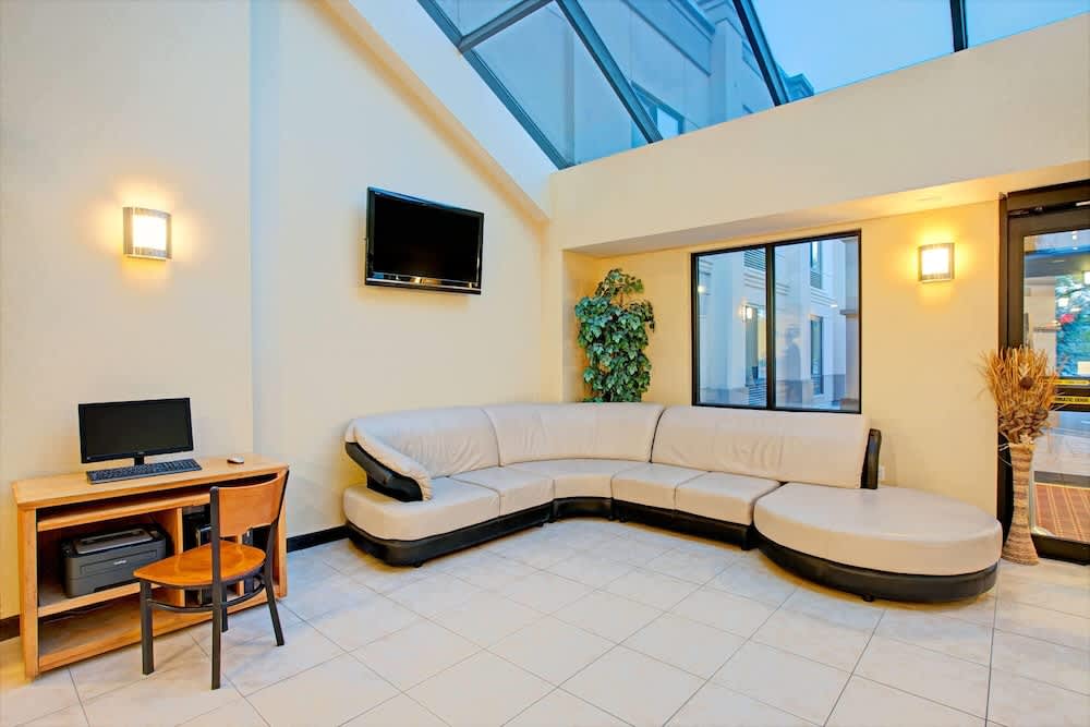 Days Inn by Wyndham Parsippany 2